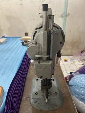 Mesin potong kain / bahan