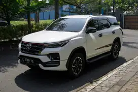 Toyota Fortuner VRZ Diesel Matic 2021. Fortuner. VRZ. 2.4. AT