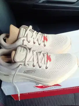 Sepatu SCHECHERS ARCH-FIT 2.0