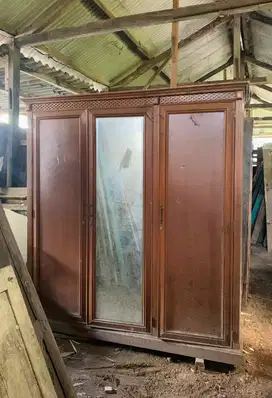 LEMARI PAKAIAN KAYU JATI 3 PINTU - CERMIN TENGAH