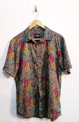 Kemeja pria merk Eiger motif tumbuhan ukuran M