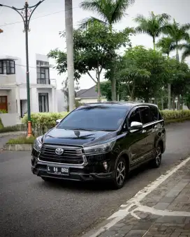 Innova Reborn Venturer Diesel Matic 2021. Innova. Reborn. Venturer.