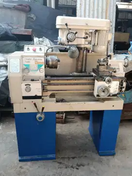 Mesin bubut merk CQ 260