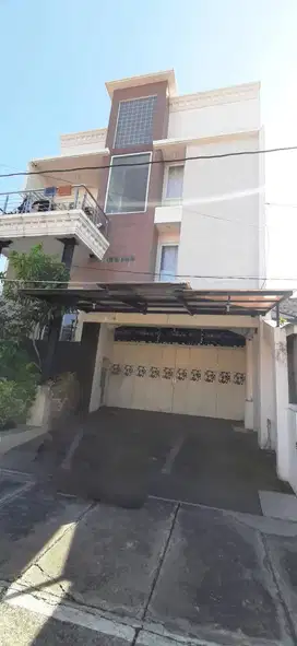 Rumah Kos 3 Lantai Lokasi Jl. Badak Gayamsari Semarang