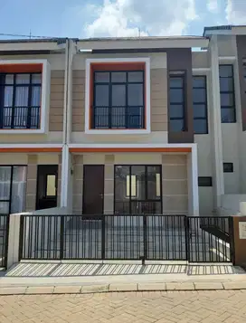 Rumah siap huni 2 lantai strategis di Pamulang tangsel