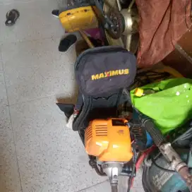 Jual mesin potong rumput mesin 4 tak . Nga pakai oil campur.