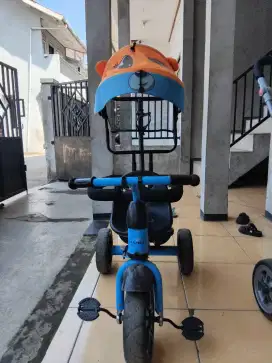 Sepeda anak laki laki dan perempuan