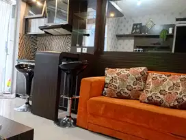 DISEWAKAN UNIT BERSIH DAN RAPI 2 BR FURNIS LANTAI RENDAH APT BASSUR