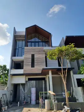 DIJUAL RUMAH BARU WOODLAND CITRALAND 3 LANTAI