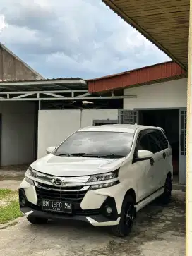 Xenia putih mutiara