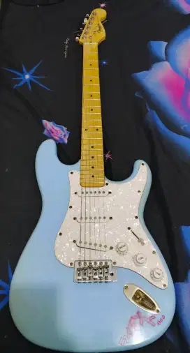 Gitar Fender Stratocaster custom tinggal pakai.