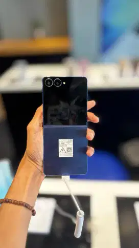 Pre order Samsung Galaxy ZFlip7 12 256gb