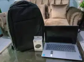 Jual laptop lenovo kondisi mulus pemakaian baru beli belom ada setahun