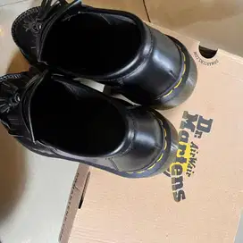 Preloved Dr Martens Adrian YS Black Smooth