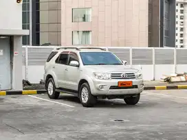Toyota Fortuner 2.7 G Luxury 2010 silver bensin automatic