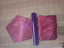 1 Set Baju Toga & tempat piagam