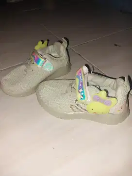 Sepatu anak lucu