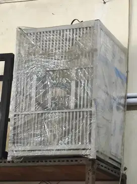 Kandang kucing atau sangkar burung