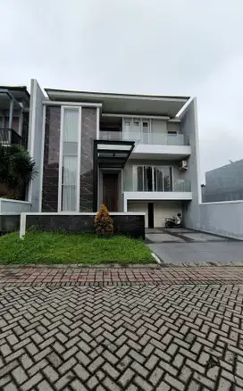Rumah 2 Lantai Baru Semi Furnish HGB di Citraland Raffles Garden