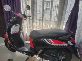 Motor Honda Scoopy 2023 surat lengkap mulus pemakaian Wanita km Rendah
