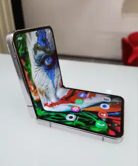 Samsung Z Flip 5 8/512Gb. Murah aja.. Bisa tt
