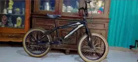 Sepeda bmx ukuran 20