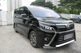Toyota Voxy 2.0 AT 2018