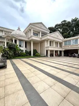 Dijual rumah artis harga ekonomis dalam komplek at Cinere Depok