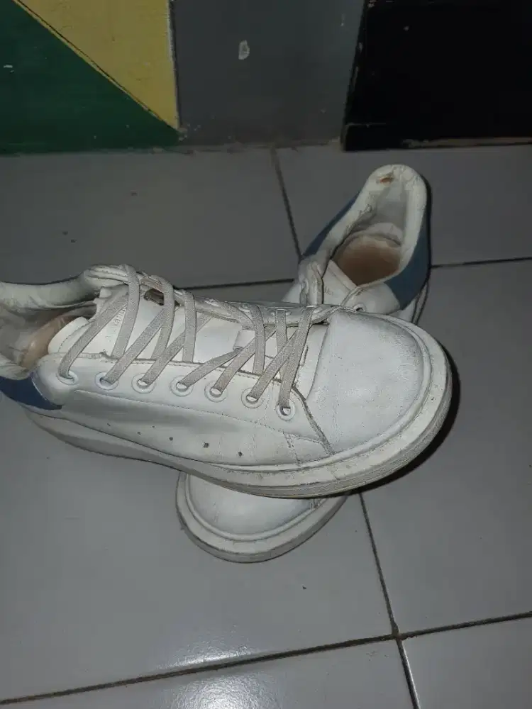 Jual sepatu Mc Queen Italy paketan aja size 43 27cm dn 42 26.5cm minus