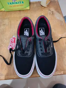 Sepatu Vans wanita