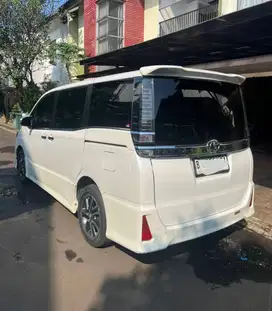 TOYOTA VOXY 2018 2.0 MPV