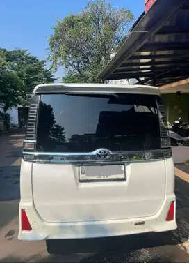 TOYOTA VOXY 2018 2.0 MPV