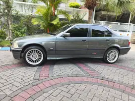 BMW 318i 1996 Bensin