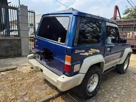 Dijual mobil Feroza jeep biru kondisi mulus minus tidak ada ban serep