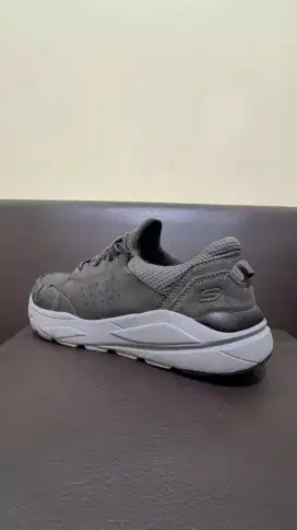 Sepatu Skechers (42)