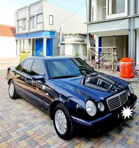 Mercedes-Benz E230 2000 Bensin