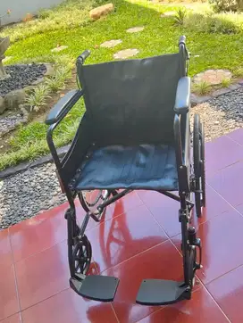 Kursi roda manual