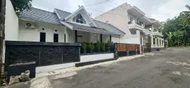 Dijual rumah mewah dengan tanah luas, hanya 2 KM dari Kampus UII pusat