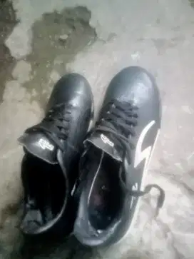 Jual Bu spatu futsal SPECS butuh cepat