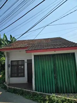 Dijual cepat rumah pinggir jalan