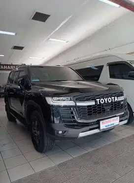 T .LC 300 GR SPORT 2023 - BLACK ON BLACK - KM 15000