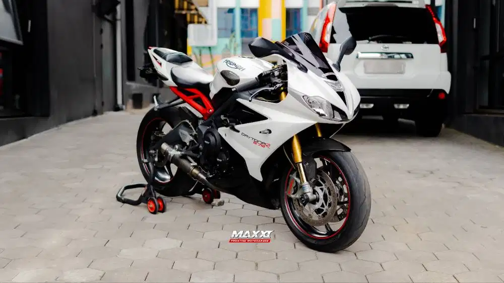 TRIUMPH  DAYTONA 675R  R6  CBR600