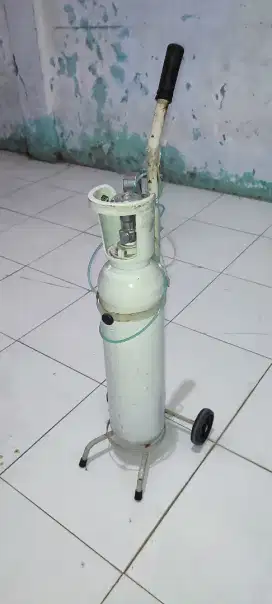Tabung oksigen isi ulang + trolley