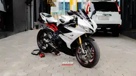 TRIUMPH  DAYTONA 675R  R6  CBR600