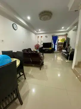 Casa Jardin furnish sudah renov 2.5 lantai siap huni