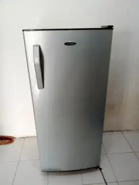 Kulkas 1 pintu Polytron