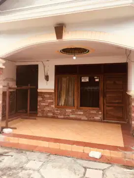 RUMAH 4 KAMAR DI JL ARJUNA UTAN KAYU