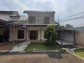 Rumah siap huni, renovasi, selatan, Hook, 2 LT, di Cluster Modernland