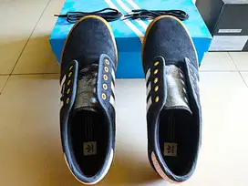 Dijual Adidas Seelley Black Gum UK 44 28 CM Rp. 500.000 nego santai