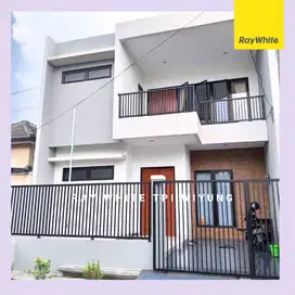 Dijual rumah permata Safira regency surabaya